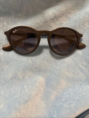 Ray-Ban Black Frame with Dark Gray Lenses Round Sunglasses